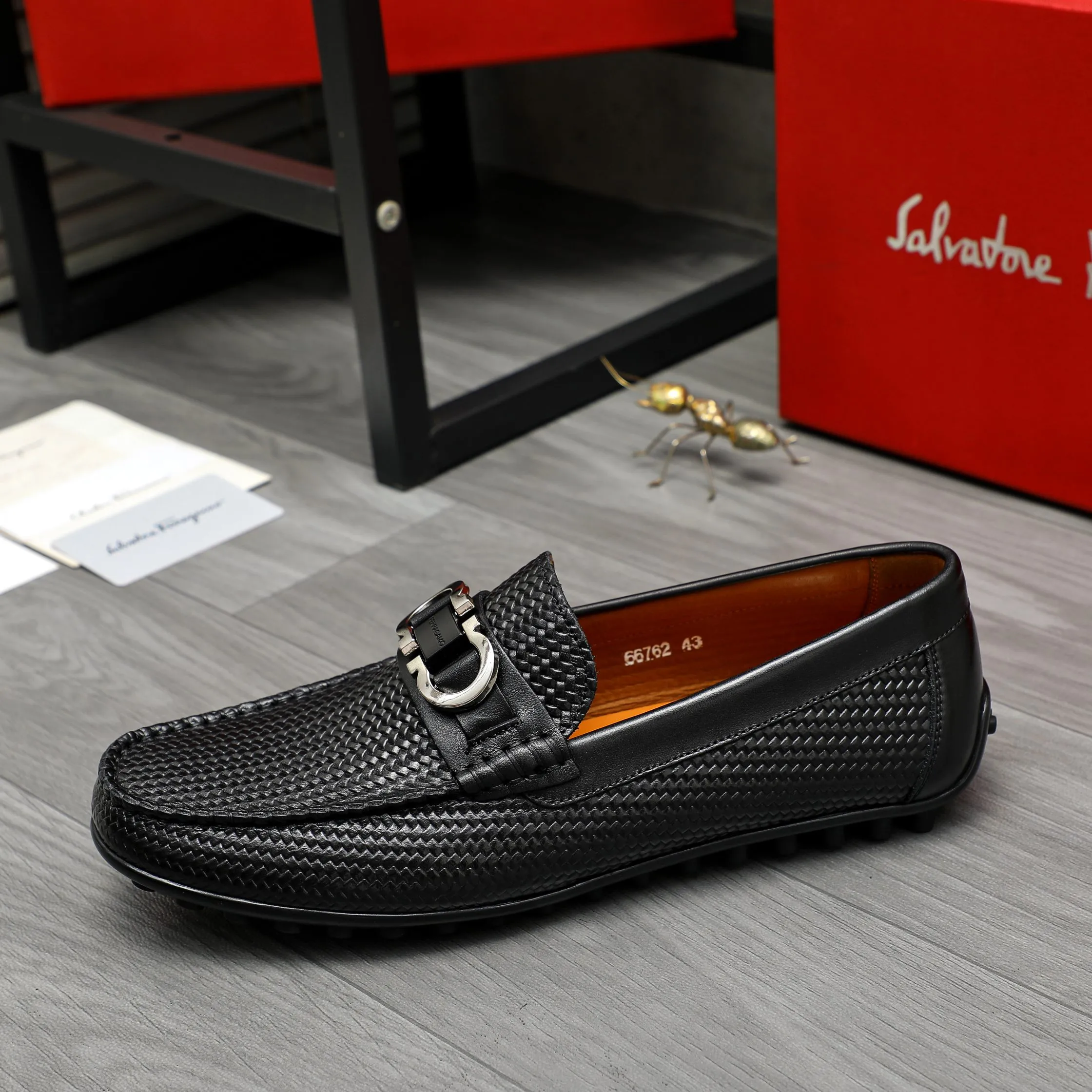 Men's shoes 💰380 Product trademark: Ferragamo "Ferragamo" business slip-on shoes Regular size: 38-45 (45. Customized, non-returnable) Product materials: Selected embossed cowhide upper, sheepskin lining, rubber outsole